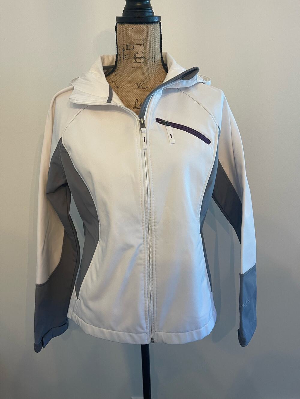 Free Tech White & Gray Jacket Size Medium